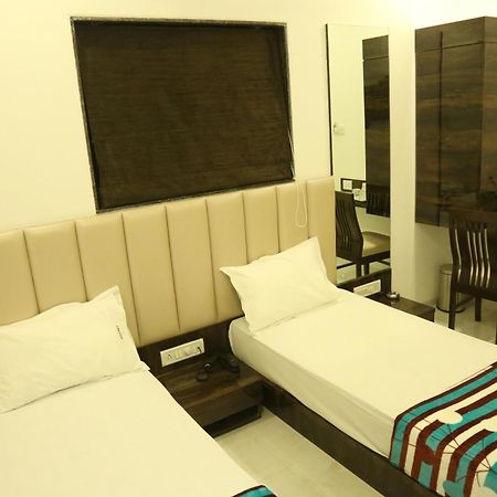 Hotel Magnum Airport T-2 Bombay Esterno foto