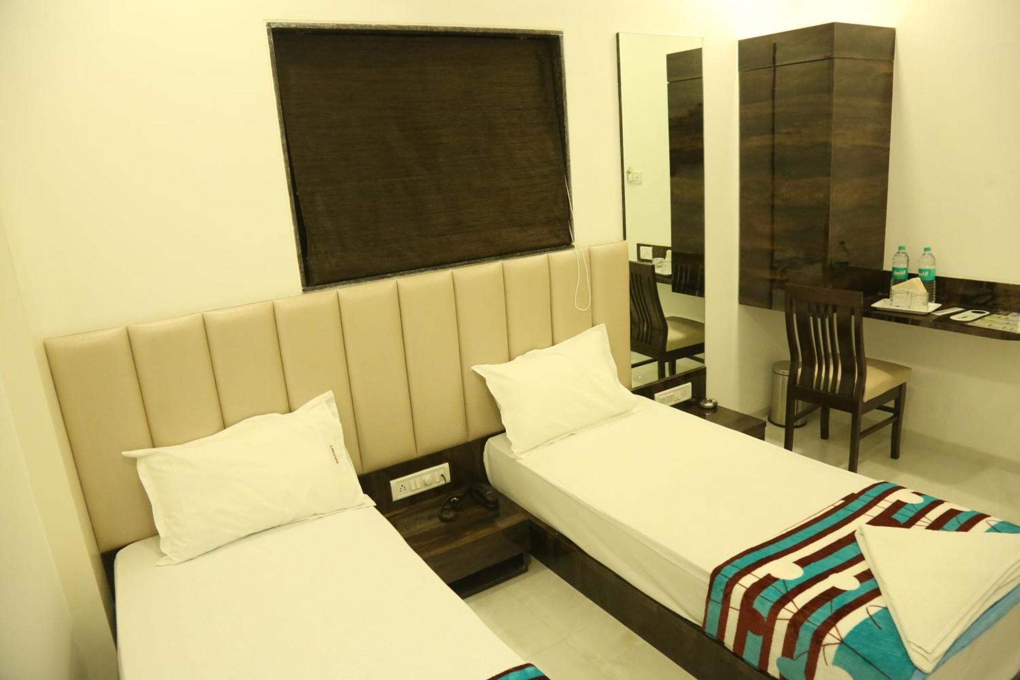 Hotel Magnum Airport T-2 Bombay Esterno foto