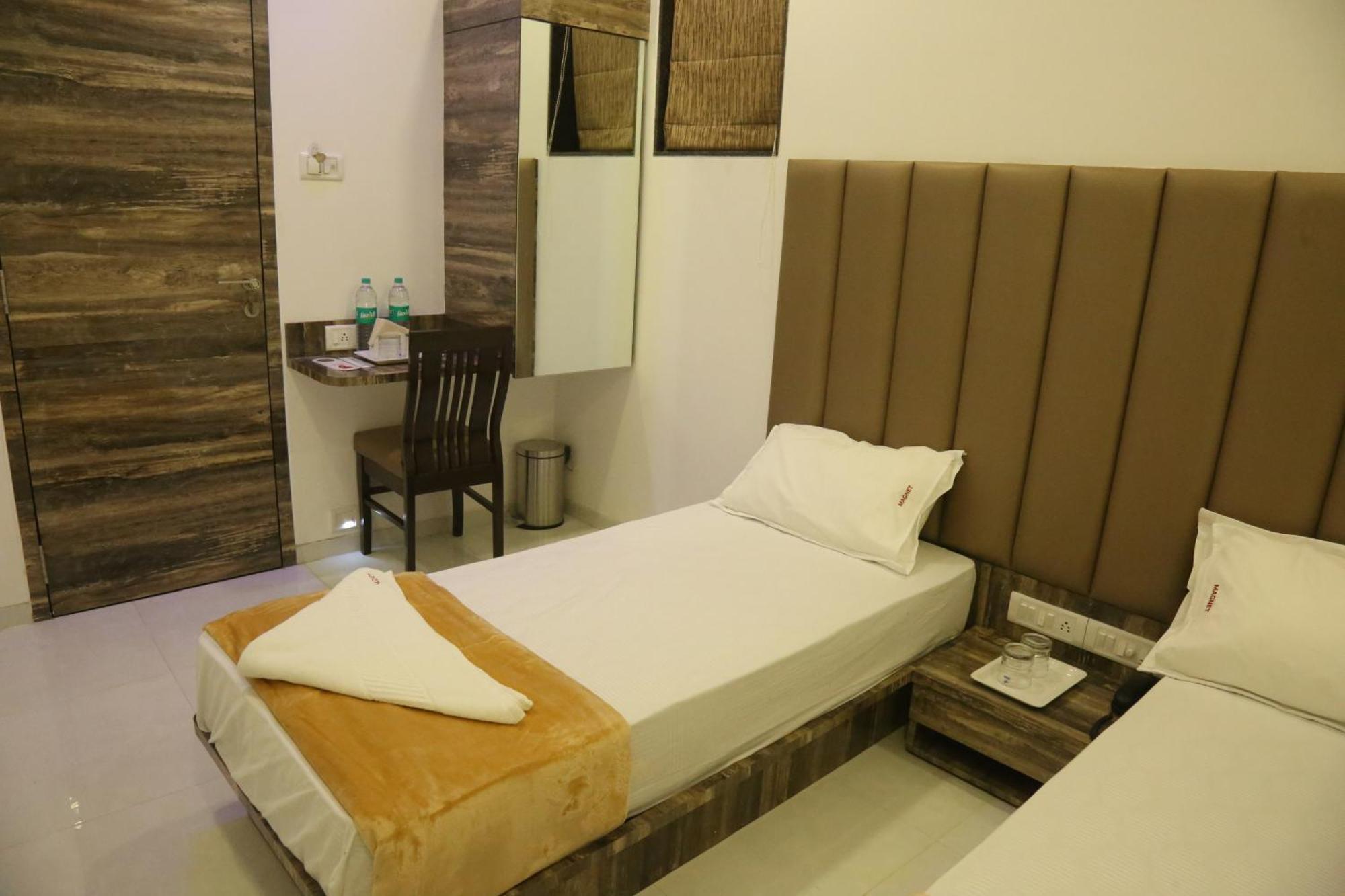 Hotel Magnum Airport T-2 Bombay Esterno foto