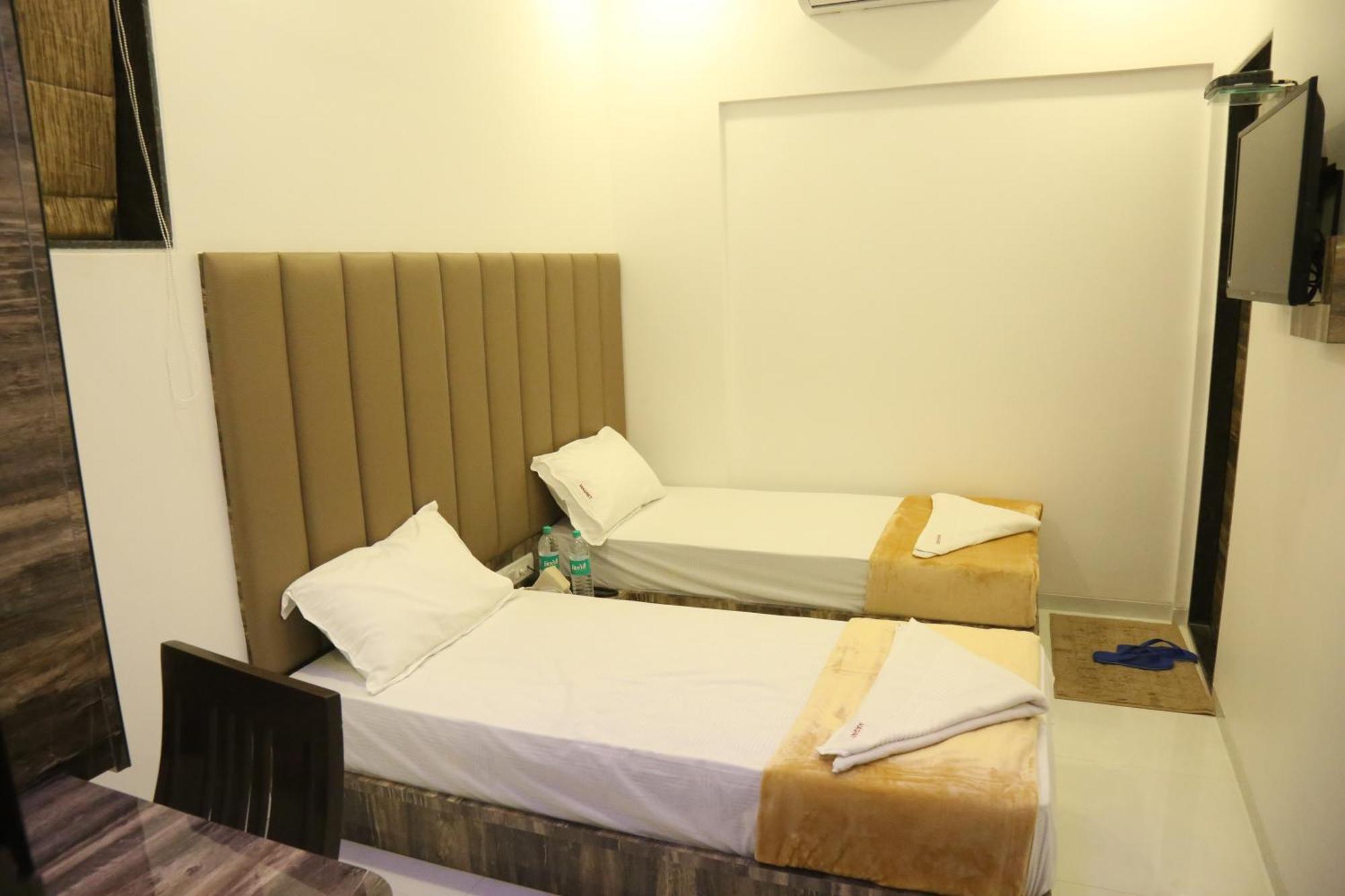 Hotel Magnum Airport T-2 Bombay Esterno foto