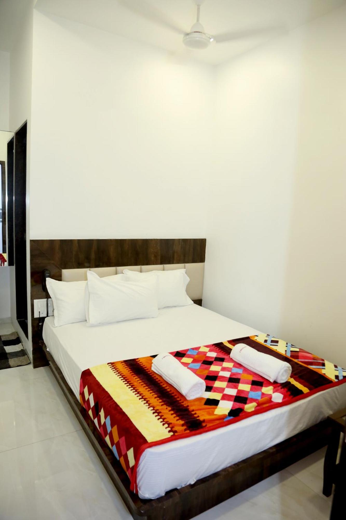 Hotel Magnum Airport T-2 Bombay Esterno foto