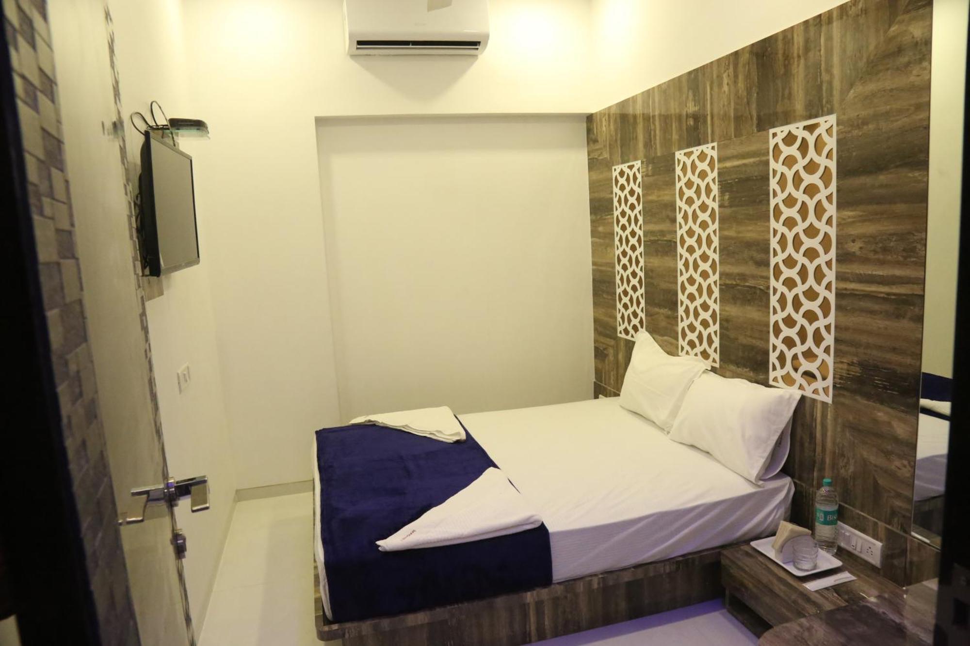 Hotel Magnum Airport T-2 Bombay Esterno foto