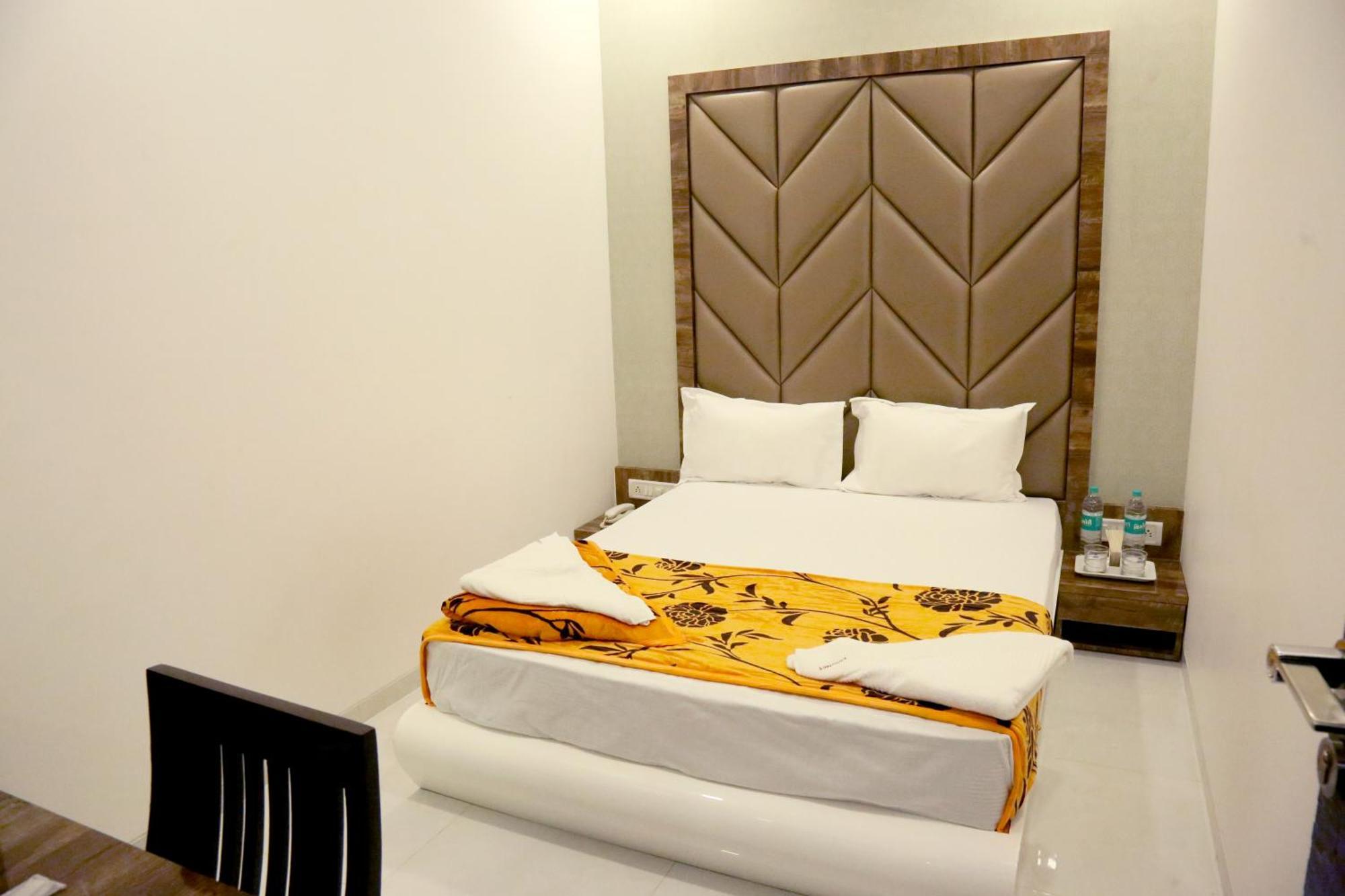 Hotel Magnum Airport T-2 Bombay Esterno foto