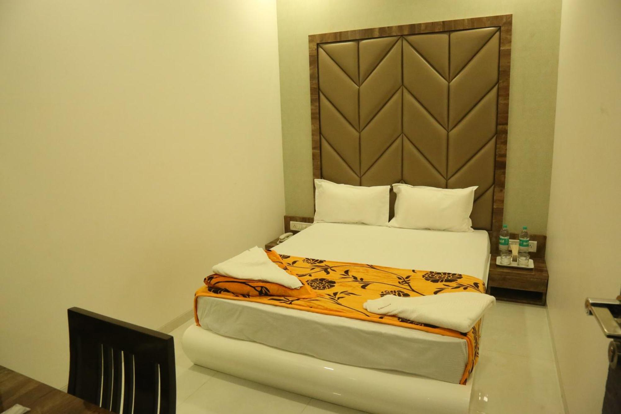 Hotel Magnum Airport T-2 Bombay Esterno foto