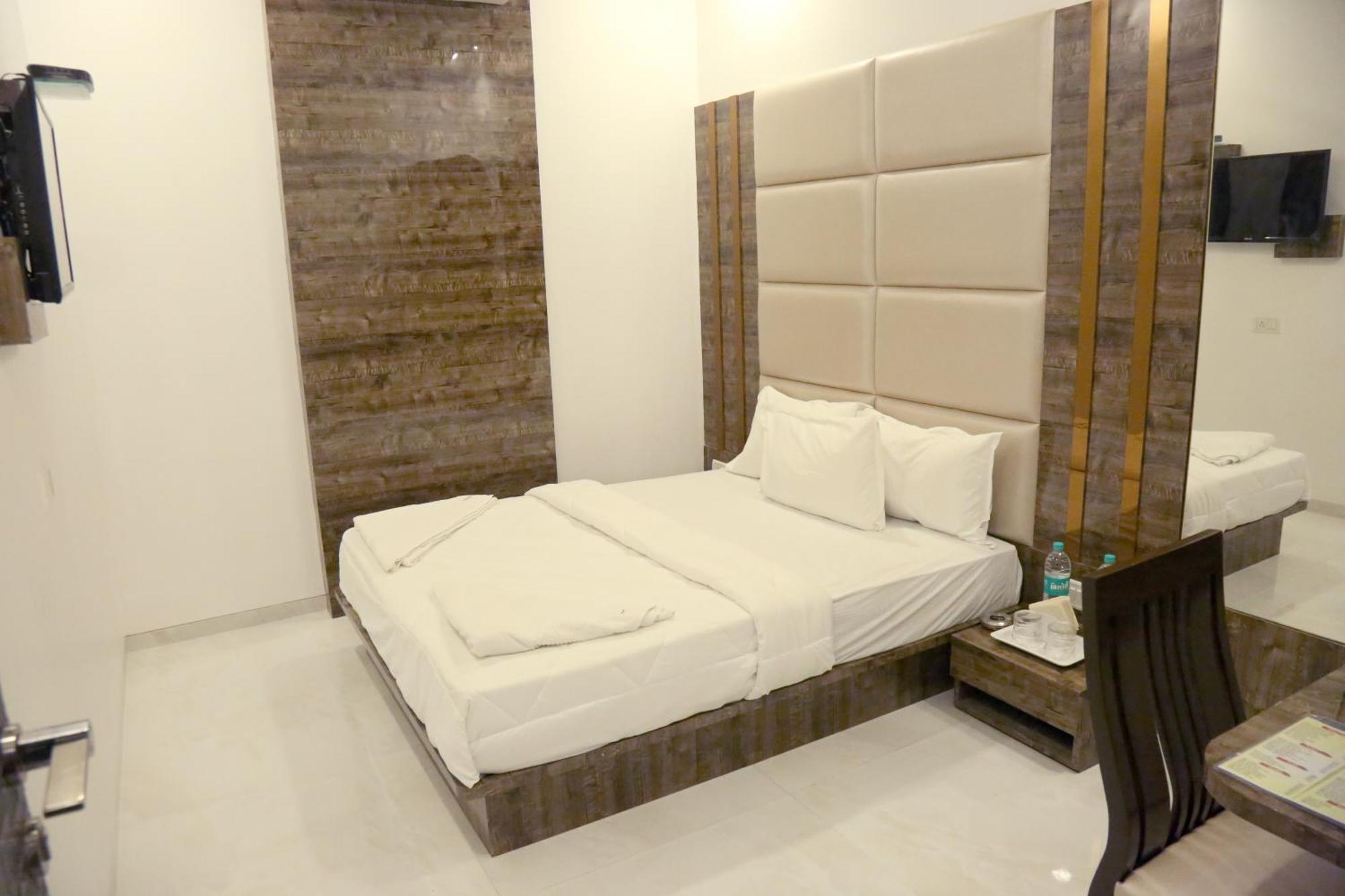 Hotel Magnum Airport T-2 Bombay Esterno foto