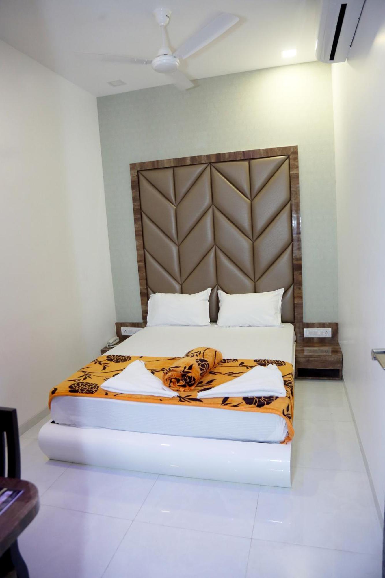 Hotel Magnum Airport T-2 Bombay Esterno foto