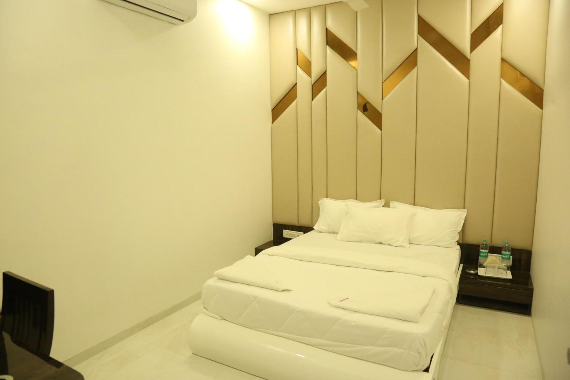 Hotel Magnum Airport T-2 Bombay Esterno foto